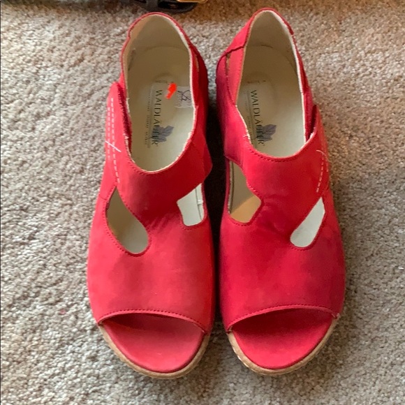 NWT Waldlaufer Flats